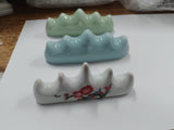 3Pcs 3 Colors Mountain Shaped Porcelain Brush Holder, for Calligraphy Lovers, Mixed Color, 2.6x10.45x3.6cm